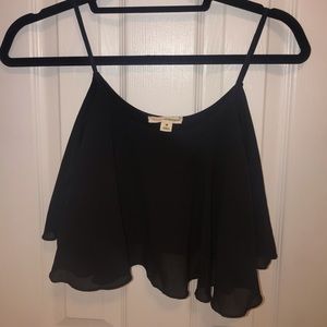 FLOWY BLACK CROP TOP WITH UNDERLINE